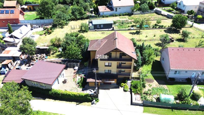 Vyšná Myšľa - rodinný dom.Bývanie v 3 samostatných bytových jednotkách