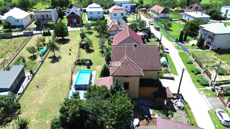 Vyšná Myšľa - rodinný dom.Bývanie v 3 samostatných bytových jednotkách