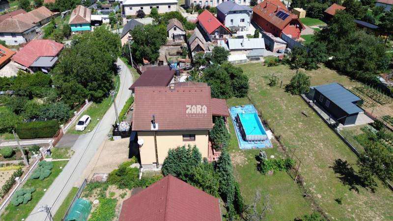 Vyšná Myšľa - rodinný dom.Bývanie v 3 samostatných bytových jednotkách