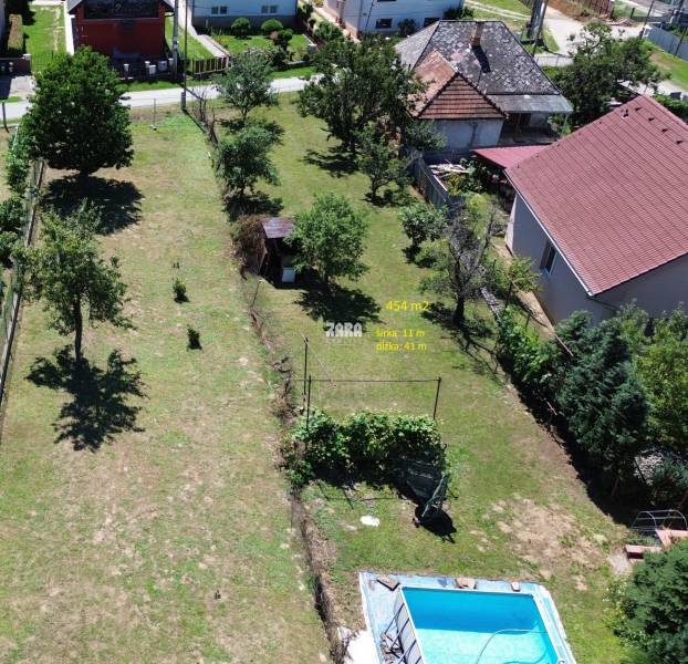 možnosť zakúpiť pozemok o výmere 454 m2, šírka cca 11m, dĺžka: 41 m