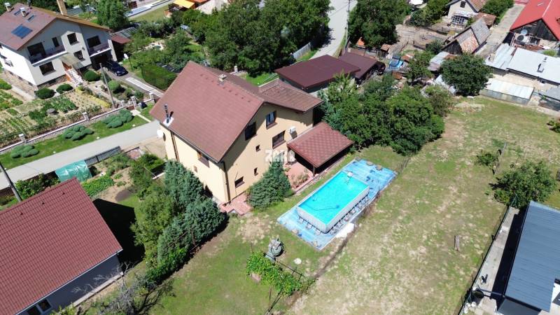 Vyšná Myšľa - rodinný dom.Bývanie v 3 samostatných bytových jednotkách