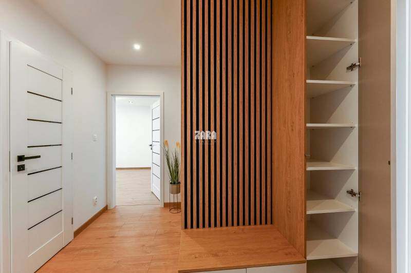 JENISEJSKÁ: MODERNÝ 3 izb. byt 68 m2 + loggia.Klimatizovaný, nová rek.