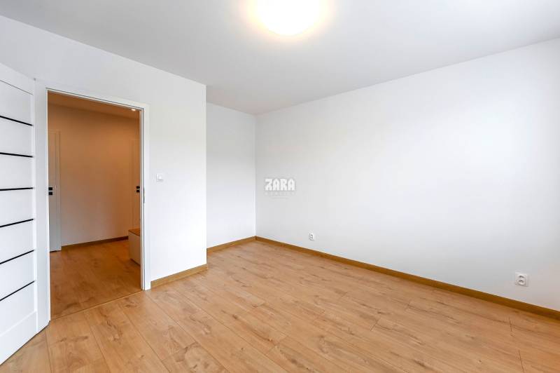 JENISEJSKÁ: MODERNÝ 3 izb. byt 68 m2 + loggia.Klimatizovaný, nová rek.