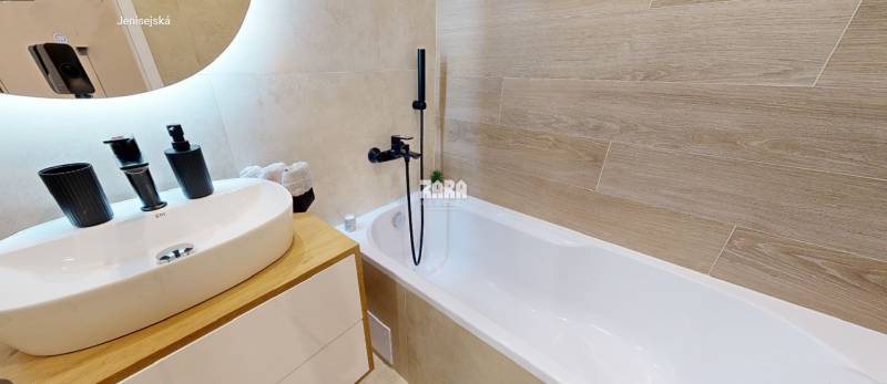 JENISEJSKÁ: MODERNÝ 3 izb. byt 68 m2 + loggia.Klimatizovaný, nová rek.