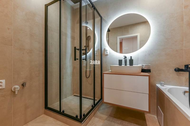 JENISEJSKÁ: MODERNÝ 3 izb. byt 68 m2 + loggia.Klimatizovaný, nová rek.