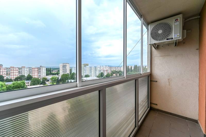 priestranná presklenná loggia