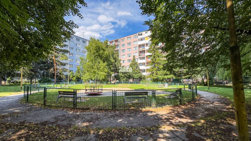 TERASA - PRAŽSKÁ. 2 izb. byt po KR, výborná lokalita. 52m2. ODPORÚČAM.