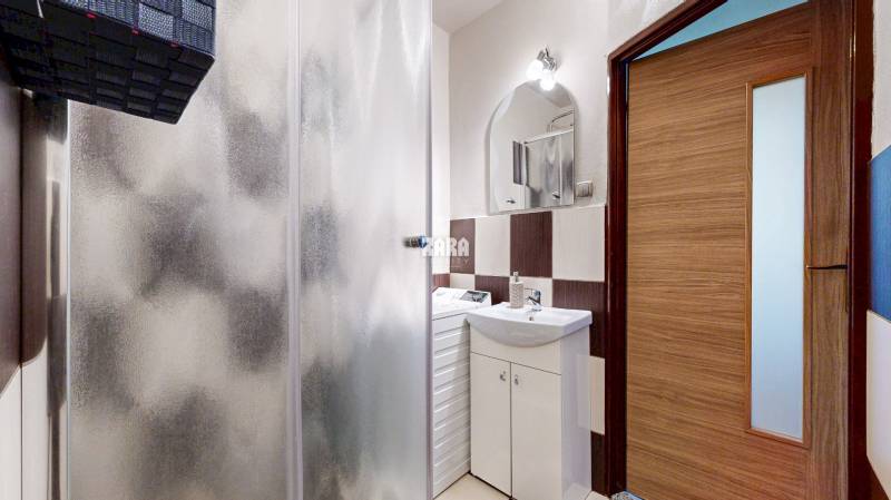 TERASA - PRAŽSKÁ. 2 izb. byt po KR, výborná lokalita. 52m2. ODPORÚČAM.