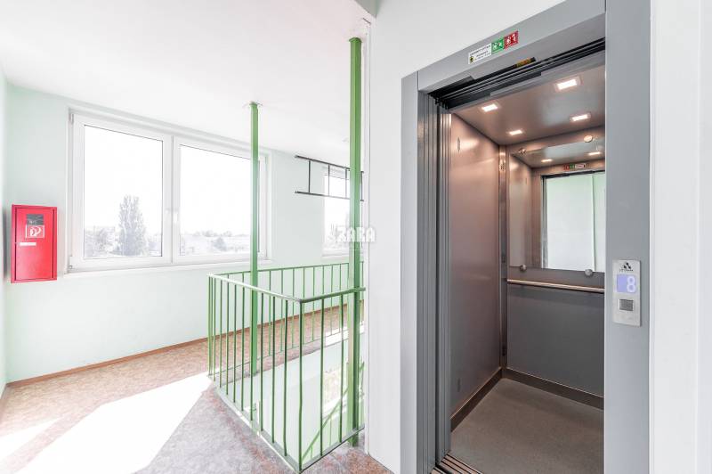 FURČA - KROSNIANSKA, NADČASOVÁ REKONŠTRUKCIA, 3.izb. byt,70 m2, loggia