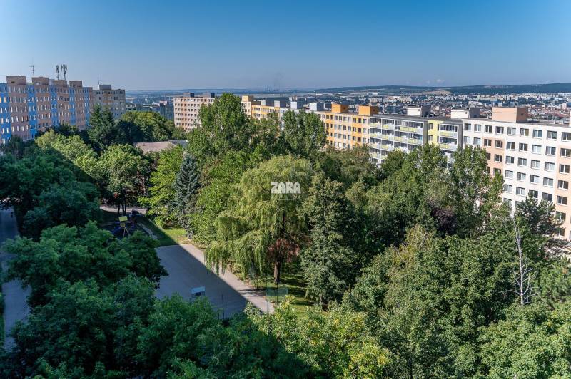 FURČA - KROSNIANSKA, NADČASOVÁ REKONŠTRUKCIA, 3.izb. byt,70 m2, loggia