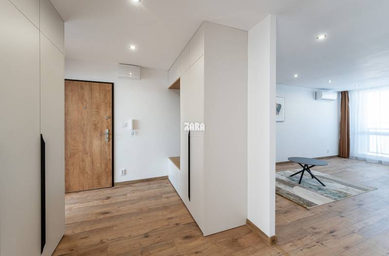 FURČA - KROSNIANSKA, NADČASOVÁ REKONŠTRUKCIA, 3.izb. byt,70 m2, loggia
