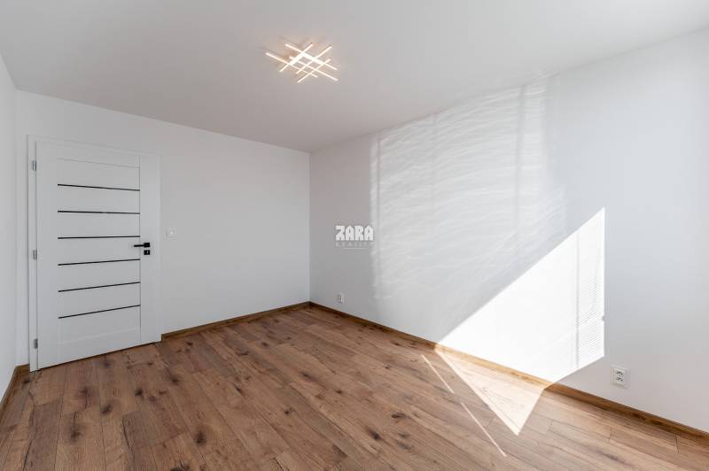 FURČA - KROSNIANSKA, NADČASOVÁ REKONŠTRUKCIA, 3.izb. byt,70 m2, loggia