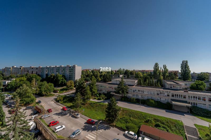 FURČA - KROSNIANSKA, NADČASOVÁ REKONŠTRUKCIA, 3.izb. byt,70 m2, loggia