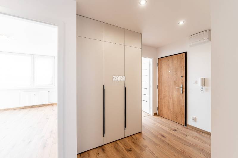 FURČA - KROSNIANSKA, NADČASOVÁ REKONŠTRUKCIA, 3.izb. byt,70 m2, loggia