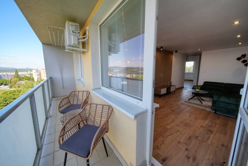 FURČA - KROSNIANSKA, NADČASOVÁ REKONŠTRUKCIA, 3.izb. byt,70 m2, loggia