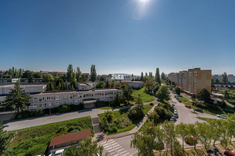FURČA - KROSNIANSKA, NADČASOVÁ REKONŠTRUKCIA, 3.izb. byt,70 m2, loggia