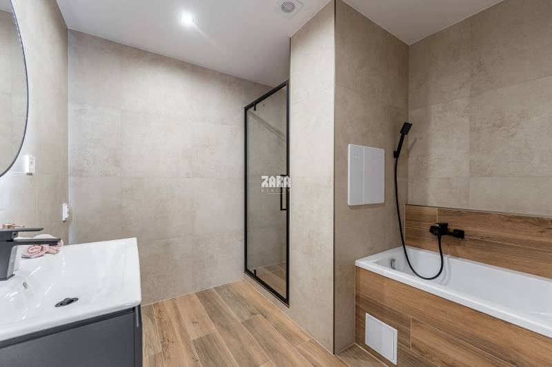 FURČA - KROSNIANSKA, NADČASOVÁ REKONŠTRUKCIA, 3.izb. byt,70 m2, loggia