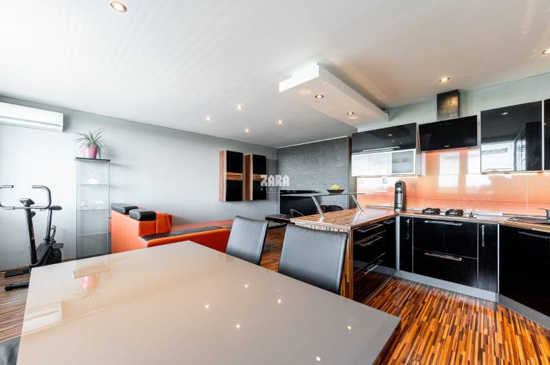 FURČA - MAUREROVA, ZARIADENÝ PEKNÝ 3 izbový byt po KR. 68 m2 + loggia.