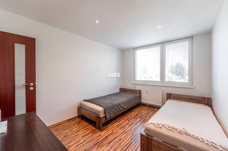 FURČA - MAUREROVA, ZARIADENÝ PEKNÝ 3 izbový byt po KR. 68 m2 + loggia.