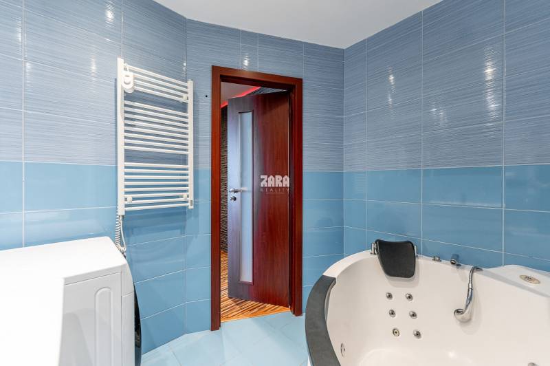 FURČA - MAUREROVA, ZARIADENÝ PEKNÝ 3 izbový byt po KR. 68 m2 + loggia.