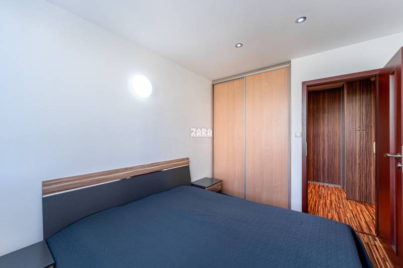 FURČA - MAUREROVA, ZARIADENÝ PEKNÝ 3 izbový byt po KR. 68 m2 + loggia.