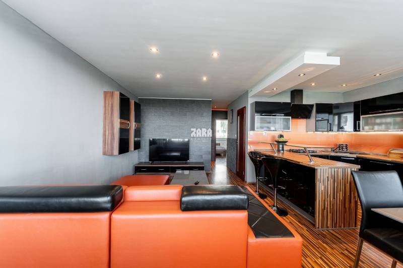 FURČA - MAUREROVA, ZARIADENÝ PEKNÝ 3 izbový byt po KR. 68 m2 + loggia.