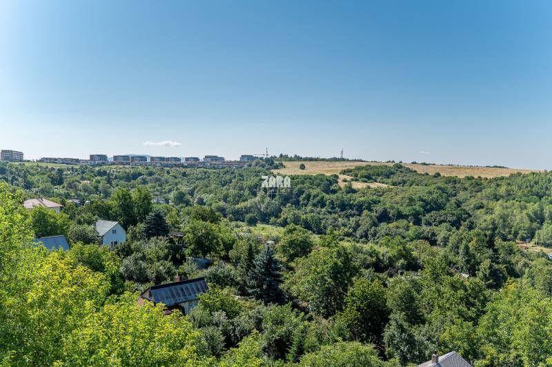 FURČA - MAUREROVA, ZARIADENÝ PEKNÝ 3 izbový byt po KR. 68 m2 + loggia.