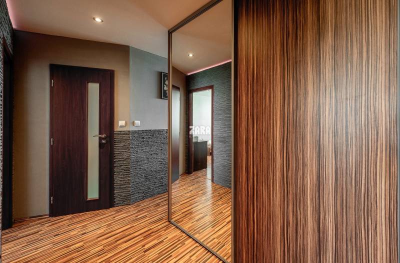 FURČA - MAUREROVA, ZARIADENÝ PEKNÝ 3 izbový byt po KR. 68 m2 + loggia.