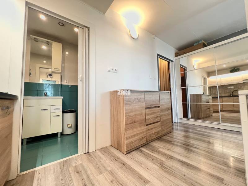 FURČA - BUZULUCKÁ: Pekný 1,5 izbový byt 40 m2 + LOGGIA. Rekonštrukcia