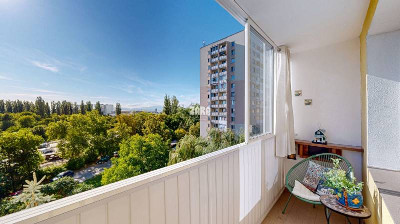 Nad Jazerom - ŽDIARSKA, 1,5 izb. byt, 41 m2 + 2 x loggia.REKONŠTRUKCIA