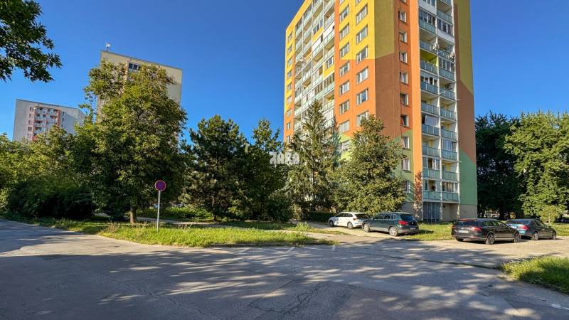 Nad Jazerom - ŽDIARSKA, 1,5 izb. byt, 41 m2 + 2 x loggia.REKONŠTRUKCIA