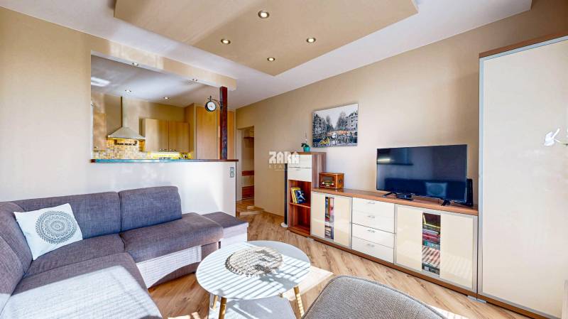 Nad Jazerom - ŽDIARSKA, 1,5 izb. byt, 41 m2 + 2 x loggia.REKONŠTRUKCIA