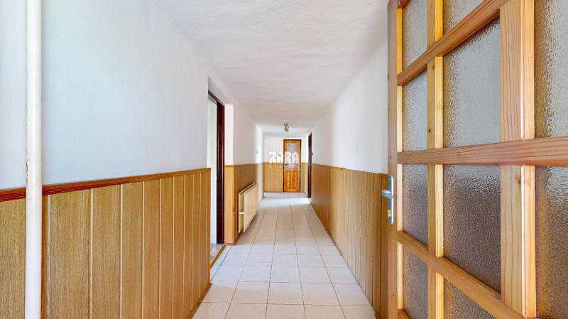ČAŇA: veľký 5 izb. tehlový rodinný dom. Dvojgeneračný. Pozemok 771 m2.