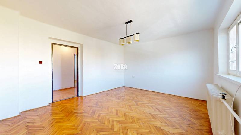 ČAŇA: veľký 5 izb. tehlový rodinný dom. Dvojgeneračný. Pozemok 771 m2.