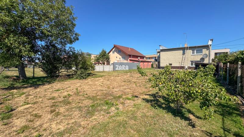 ČAŇA: veľký 5 izb. tehlový rodinný dom. Dvojgeneračný. Pozemok 771 m2.