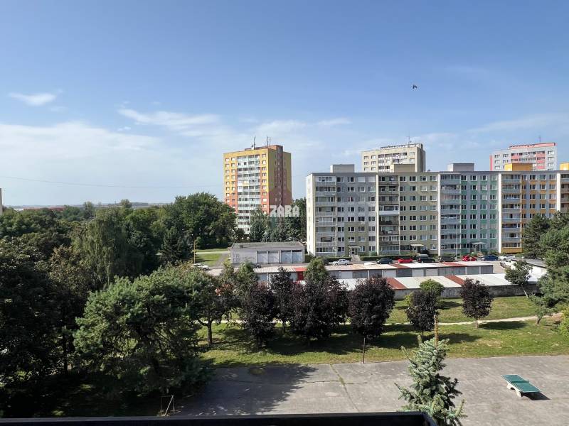 Nám. Kozmonautov- 2 izbový byt, 51 m2, čiastočná rek. KÚPOU VOĽNÝ