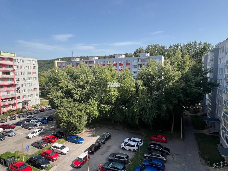 Nám. Kozmonautov- 2 izbový byt, 51 m2, čiastočná rek. KÚPOU VOĽNÝ