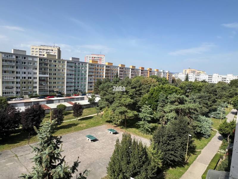 Nám. Kozmonautov- 2 izbový byt, 51 m2, čiastočná rek. KÚPOU VOĽNÝ