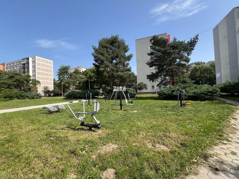Nám. Kozmonautov- 2 izbový byt, 51 m2, čiastočná rek. KÚPOU VOĽNÝ