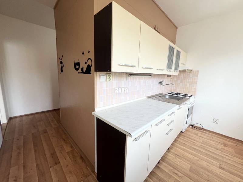 Nám. Kozmonautov- 2 izbový byt, 51 m2, čiastočná rek. KÚPOU VOĽNÝ