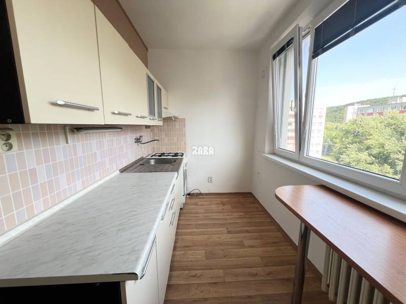 Nám. Kozmonautov- 2 izbový byt, 51 m2, čiastočná rek. KÚPOU VOĽNÝ