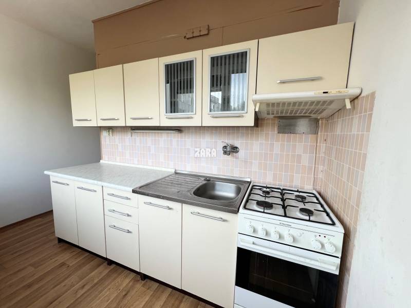 Nám. Kozmonautov- 2 izbový byt, 51 m2, čiastočná rek. KÚPOU VOĽNÝ