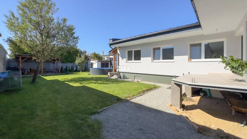 ČAŇA - 4 izb. rodinný dom, ul. Urbárska, pozemok 496 m2