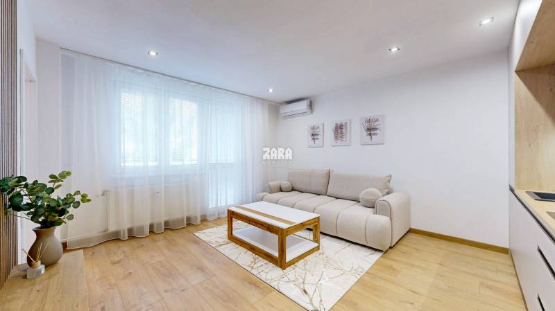 Sofijská - krásny 2 izb. byt, kompletná rekonštrukcia, 39 m2, loggia