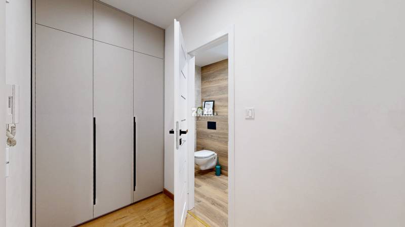 Sofijská - krásny 2 izb. byt, kompletná rekonštrukcia, 39 m2, loggia