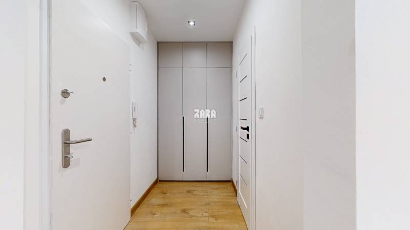 Sofijská - krásny 2 izb. byt, kompletná rekonštrukcia, 39 m2, loggia