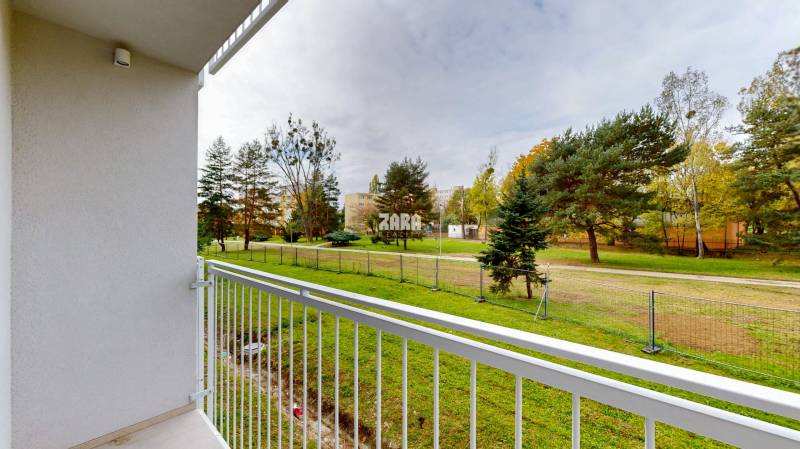 Kysucká - pekný 1 izbový byt 21 m2 +  loggia 3 m2 po komplet. rekonšt.