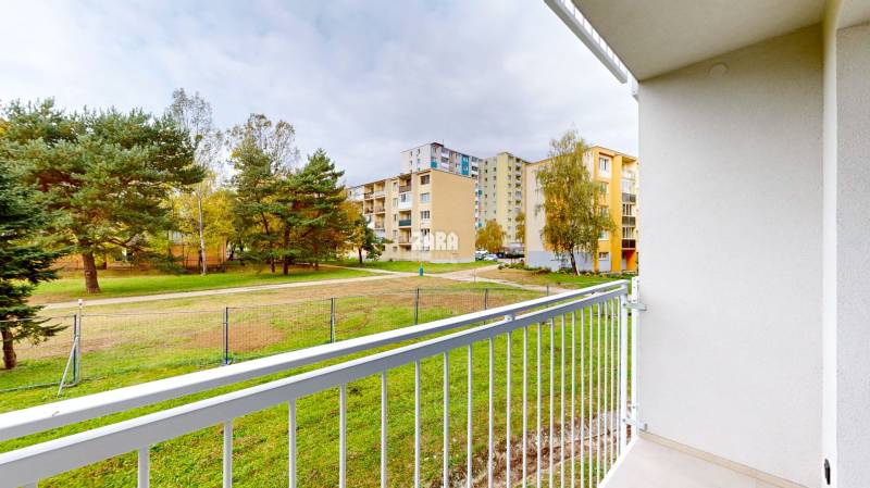 Kysucká - pekný 1 izbový byt 21 m2 +  loggia 3 m2 po komplet. rekonšt.