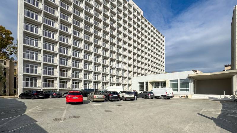 Kysucká - pekný 1 izbový byt 21 m2 +  loggia 3 m2 po komplet. rekonšt.