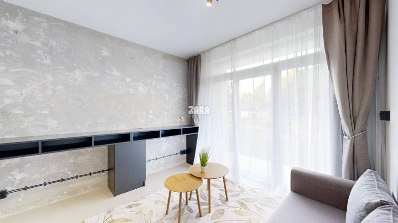 Kysucká - pekný 1 izbový byt 21 m2 +  loggia 3 m2 po komplet. rekonšt.